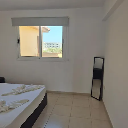 Elena Nissi Appartement